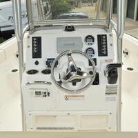 2017 Robalo R222 Center Console, 2