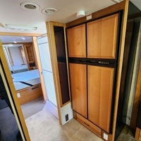 2004 Fleetwood RV, 5