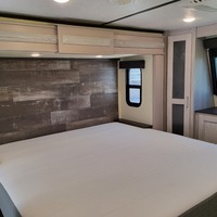 2021 Keystone Montana High Country 335BH 2 Bathrooms 2 A/C's Auto Level, 19
