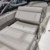 2017 Boston Whaler 230 Vantage, 11