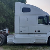 2001 Volvo VNL, 1