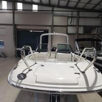 2017 Boston Whaler 230 Vantage, 4