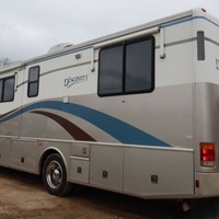2000 Freightliner Fleetwood Discovery RV, 3