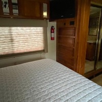 1996 Foretravel U320, 12