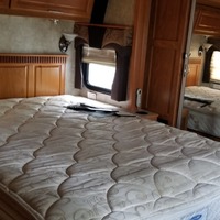 2008 Fleetwood Discovery 40X, 10