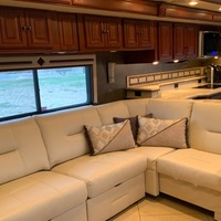 2013 Winnebago Tour 42GD, 1