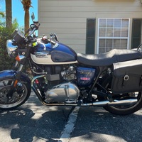 2010 Triumph Bonnevile SE, 1