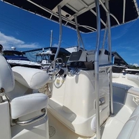 2005 Boston Whaler 210 Outrage, 7