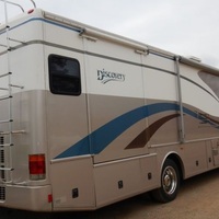 2000 Freightliner Fleetwood Discovery RV, 1
