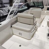 2017 Boston Whaler 230 Vantage, 8