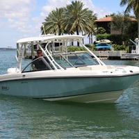 2016 Boston Whaler 230 Vantage, 1