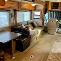 2008 National RV Dolphin DL35C, 4
