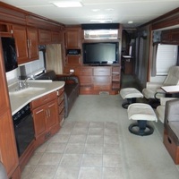 2008 Fleetwood Discovery RV, 4