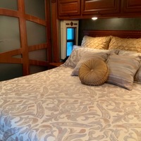 2013 Winnebago Tour 42GD, 21
