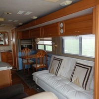 2000 Freightliner Fleetwood Discovery RV, 4