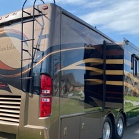 2009 Freightliner XC-R Mandalay RV, 2