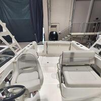 2017 Boston Whaler 230 Vantage, 14