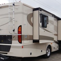 2005 Fleetwood Discovery RV, 3